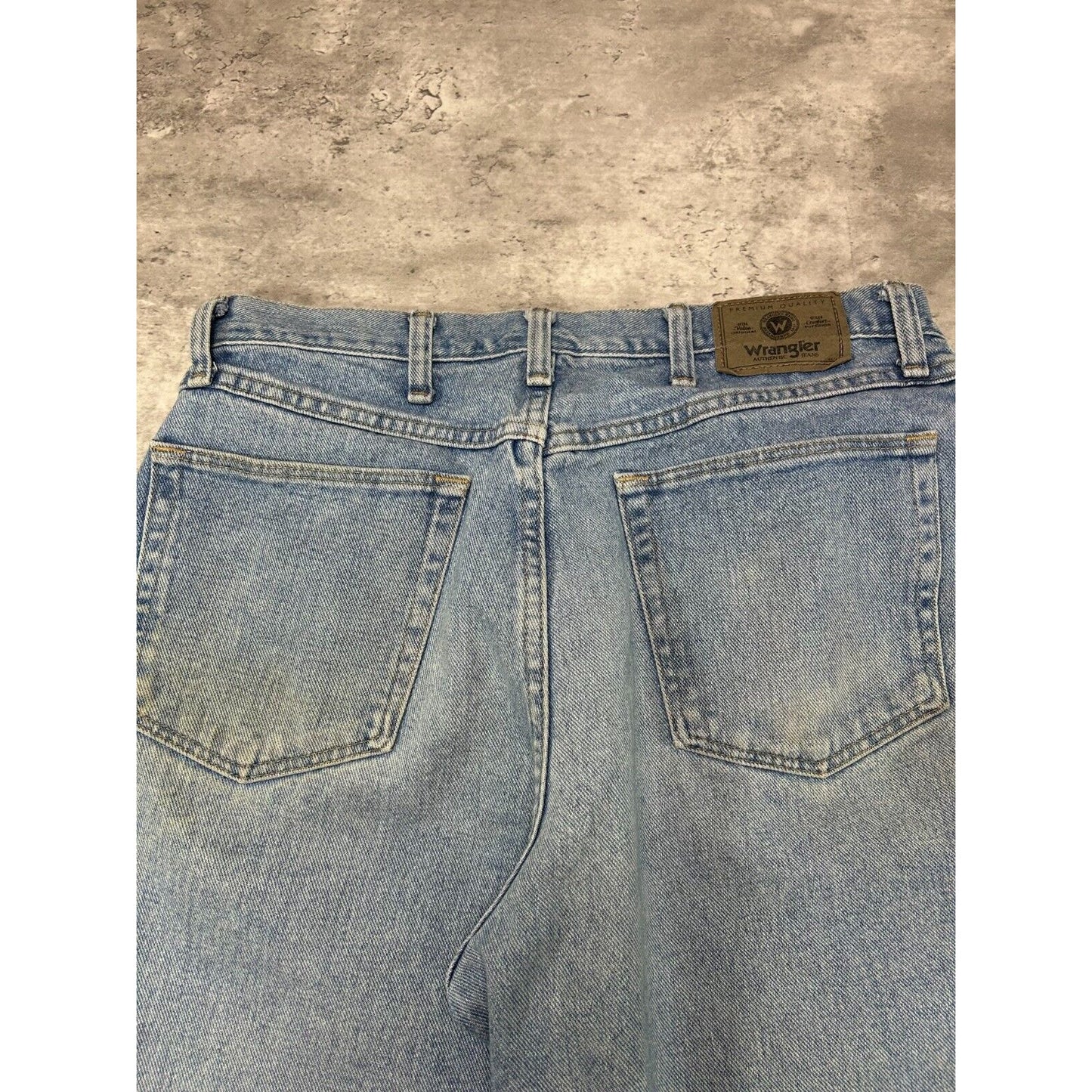 Vintage Wrangler Premium Quality Light Wash Denim Shorts Size 34 Blue