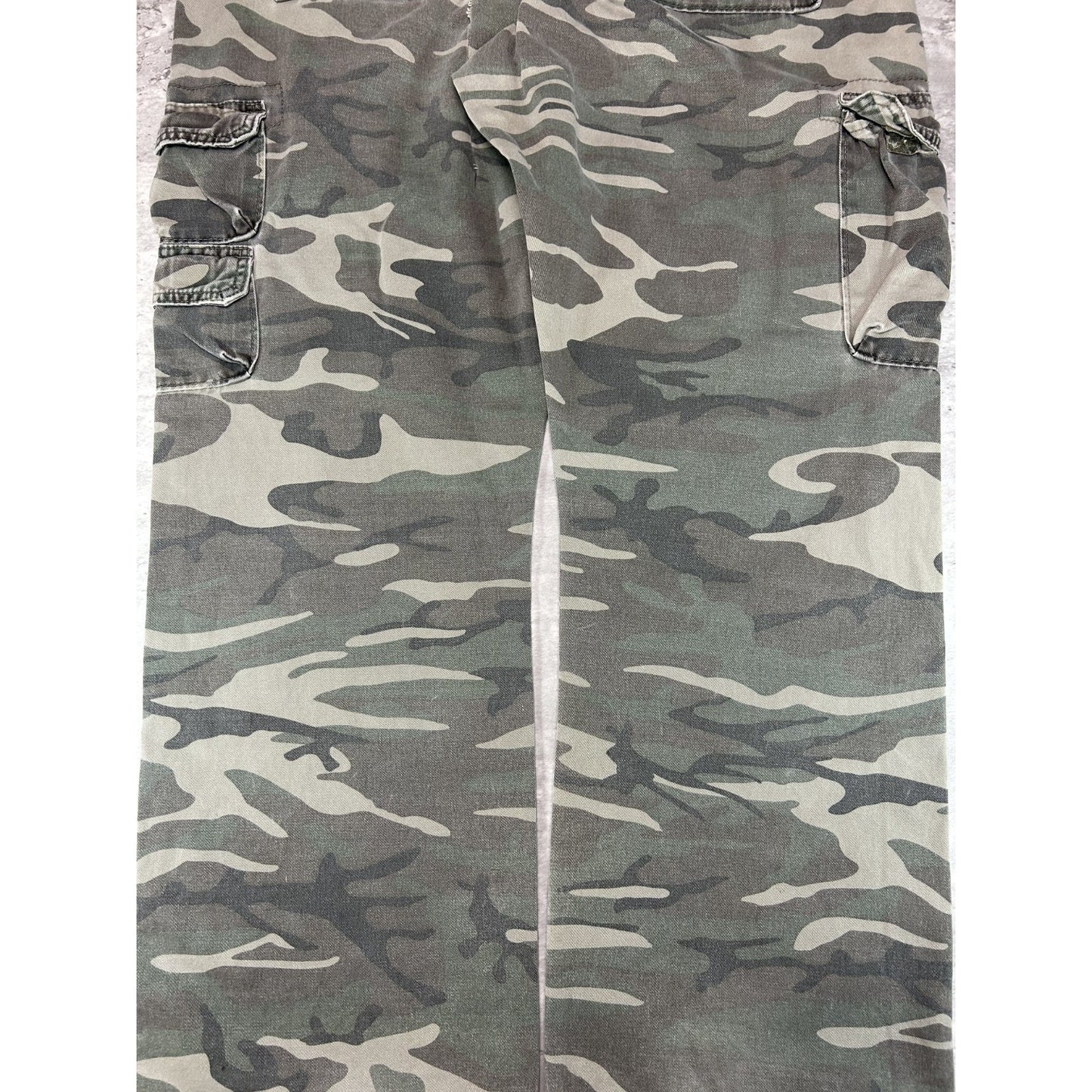 Vintage Wrangler Jeans Woodland Camo Hunting Cargo Pants Size 39W