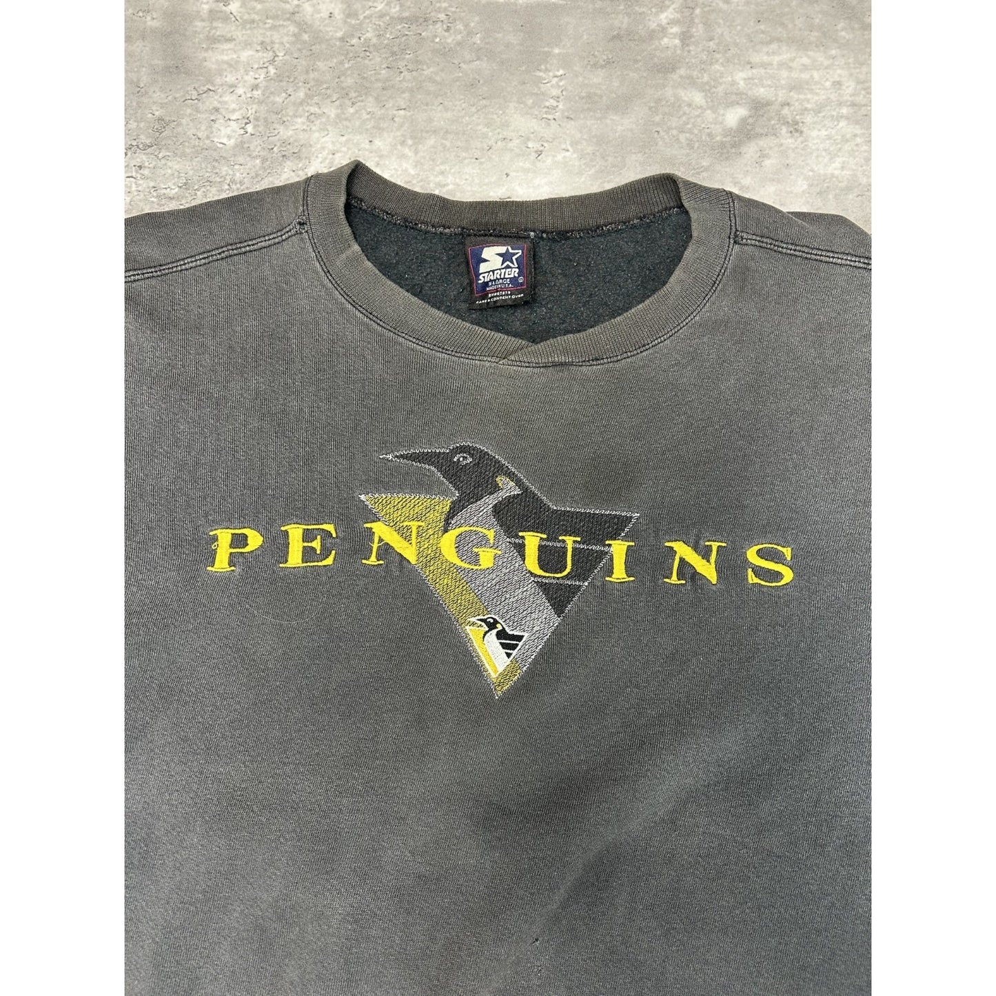 Vintage 90s Pittsburgh Penguins NHL Embroidered Starter Sweatshirt Size XL