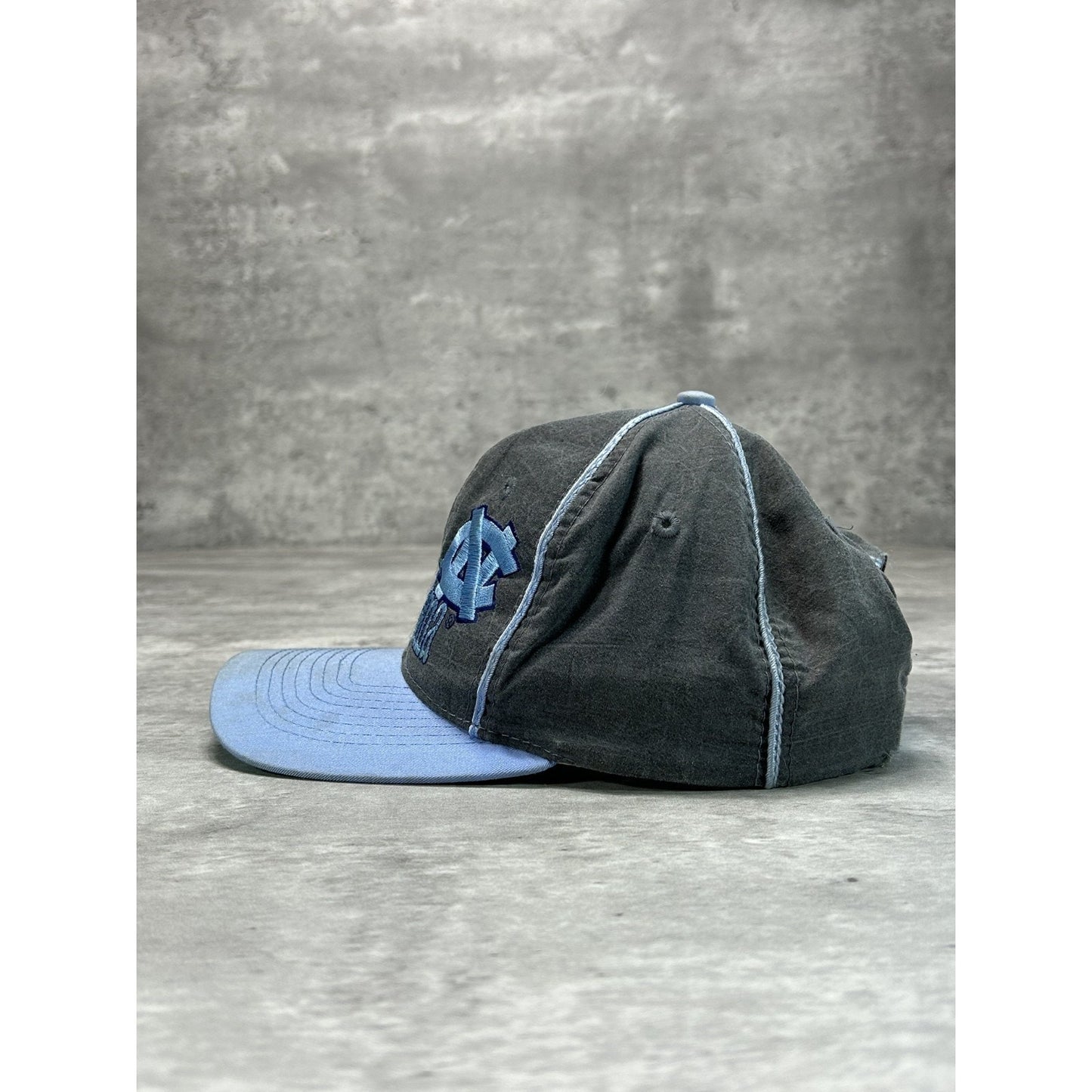 Vintage 90s North Carolina Tarheels NCAA Embroidered Spellout Snapback Hat OSFA