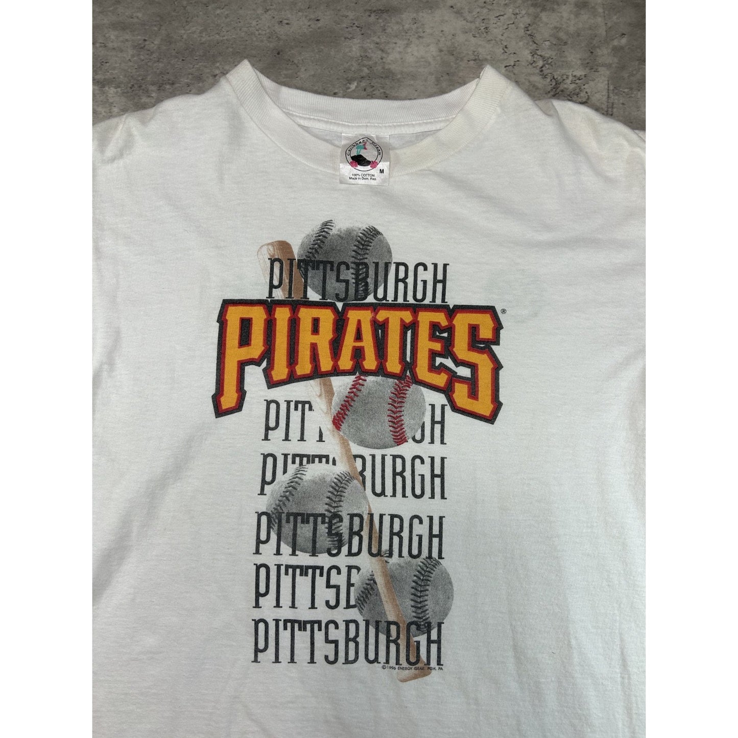 Vintage 90s Pittsburgh Pirates MLB Spellout Graphic Baseball T-Shirt Size Medium