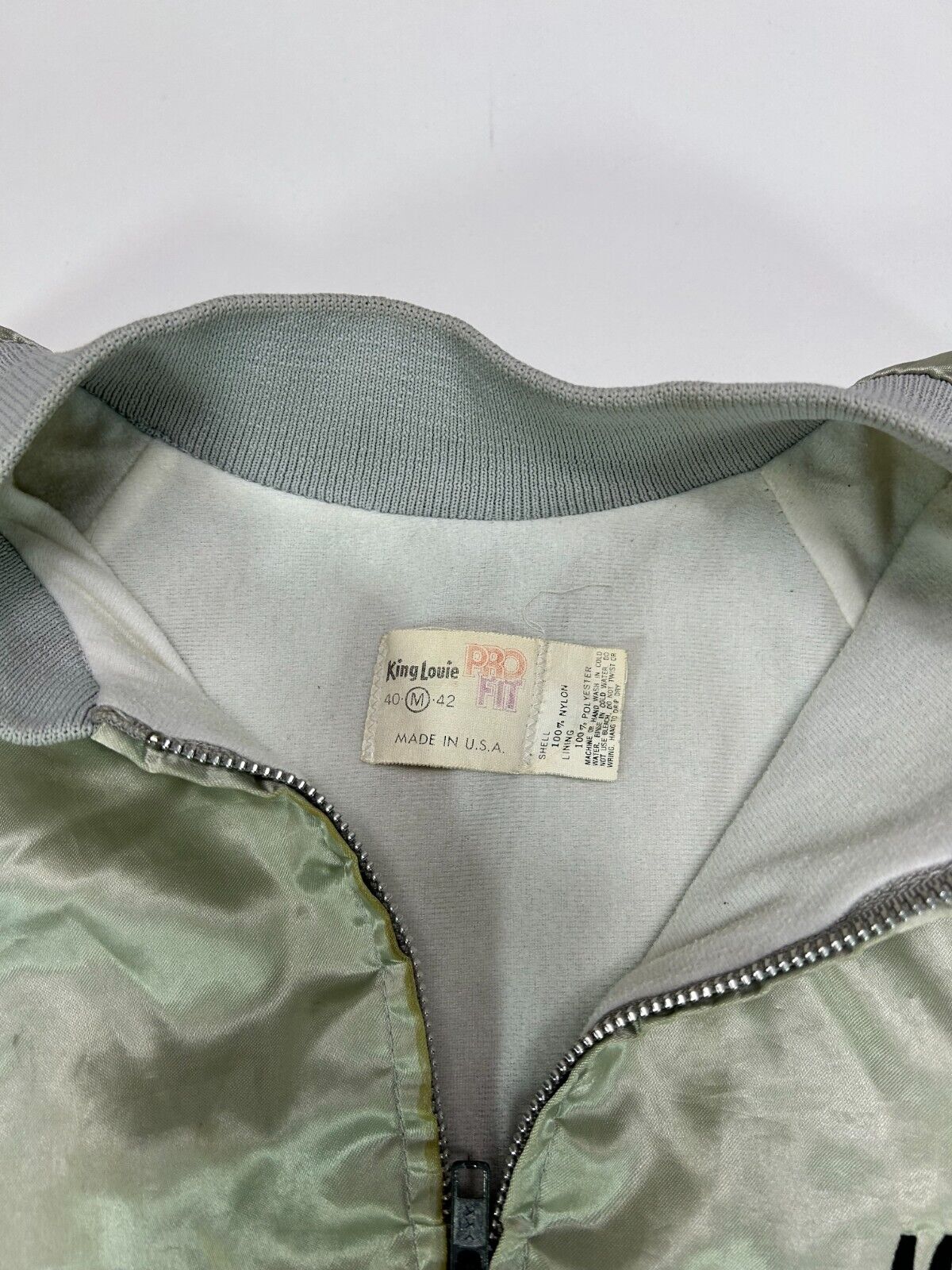 Vintage 70s/80s Looney Tunes Taz Satin Full Zip Bomber Jacket Size Medium Gray