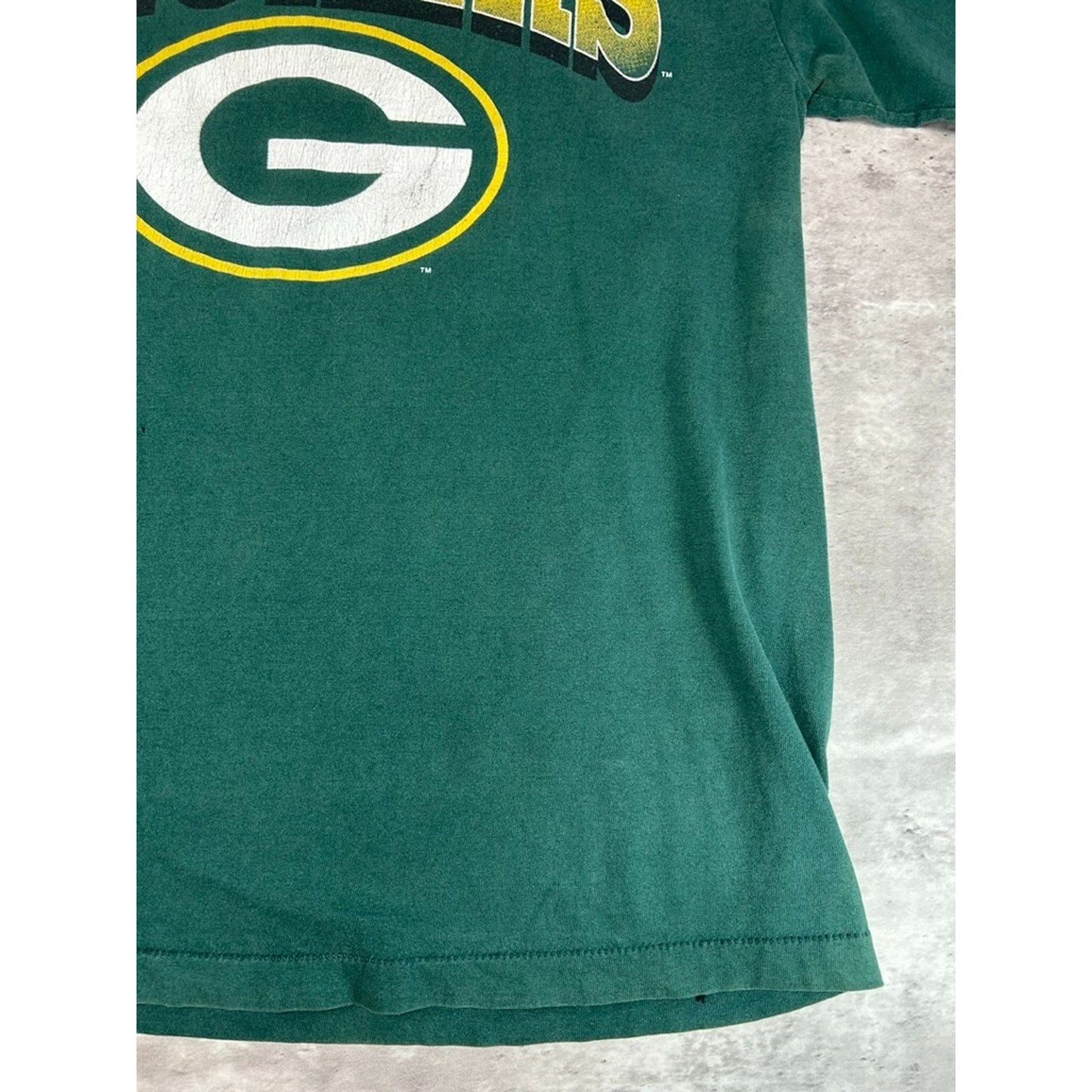 Vintage 90s Green Bay Packers NFL Graphic Spellout Football T-Shirt Size Large