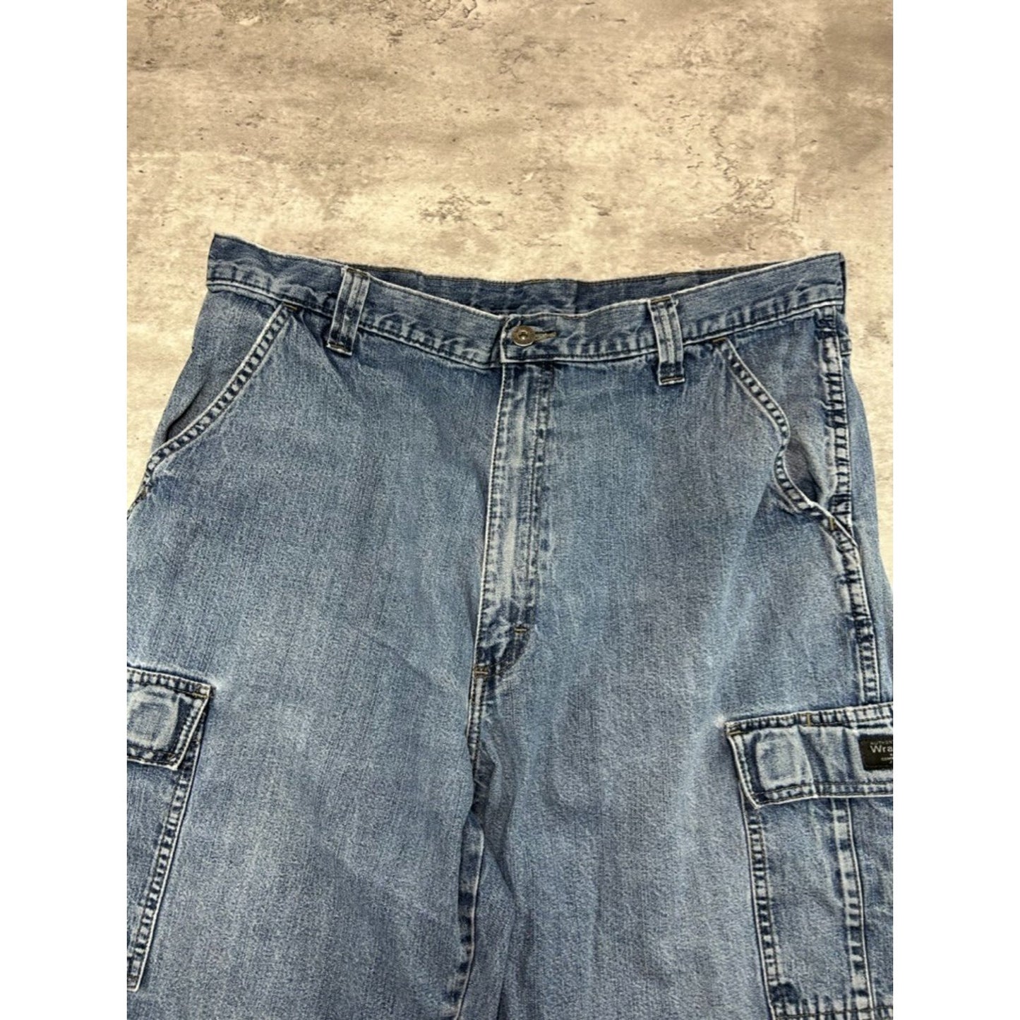 Vintage Wrangler Jeans Medium Wash Denim Cargo Shorts Size 37 Blue
