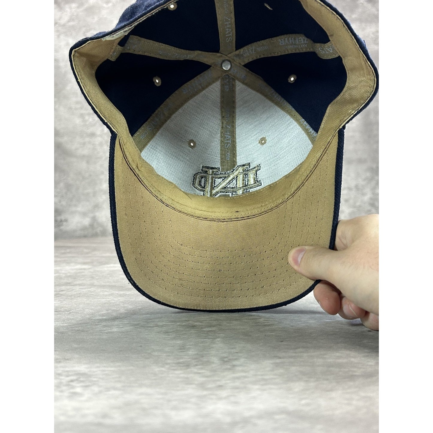 Vintage Notre Dame Fighting Irish NCAA Embroidered Logo Fitted Hat 7 3/8