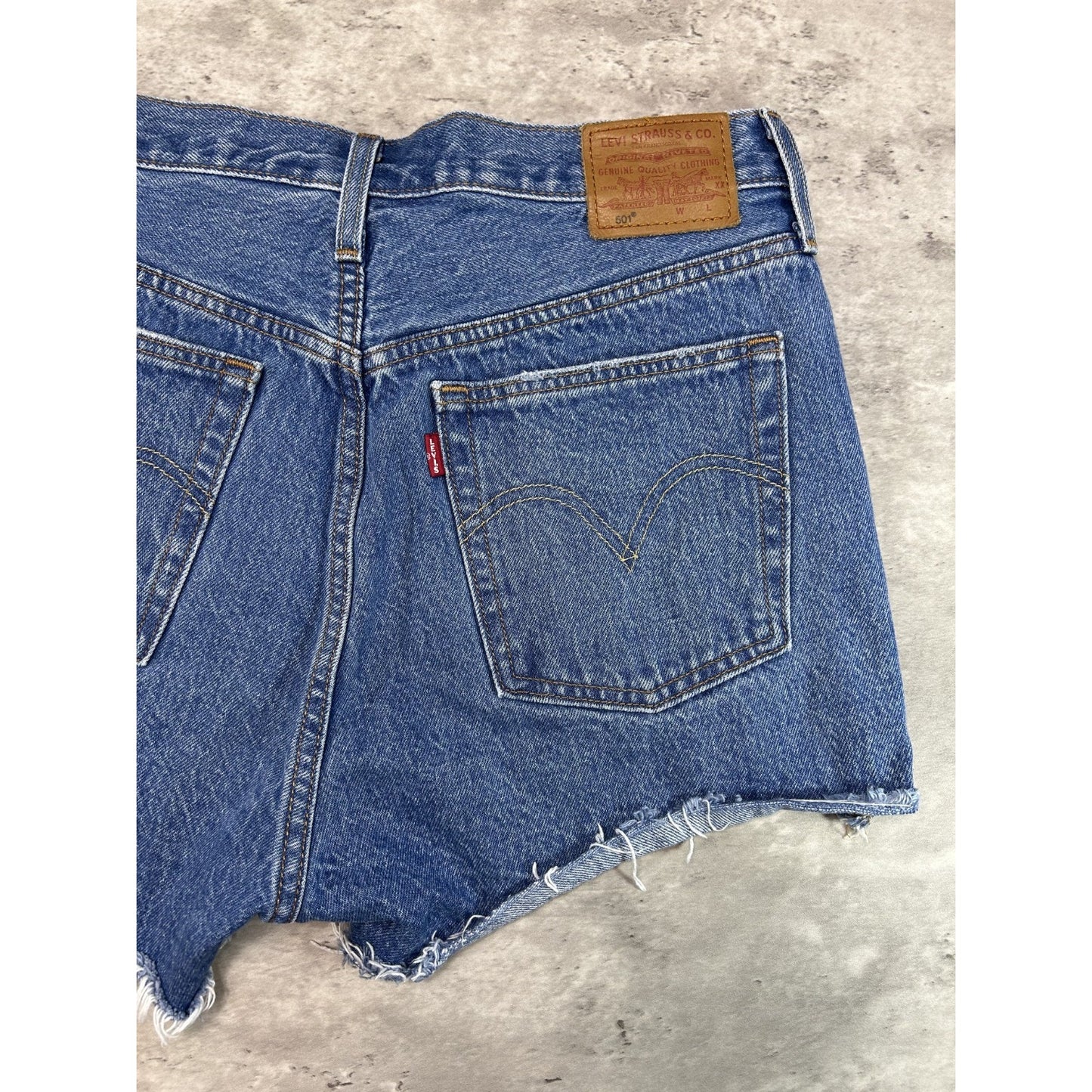 Levis 501 Red Tab Dark Wash Denim Short Shorts Size 32 Blue