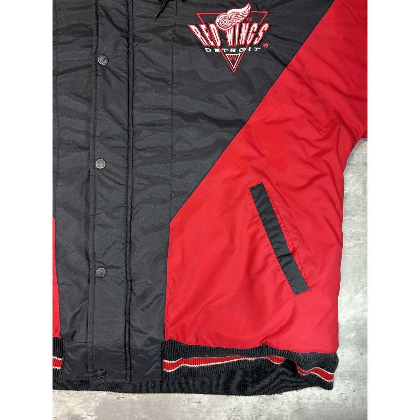 Vintage 90s Detroit Red Wings NHL Insulated Embroidered Nylon Jacket Size XL