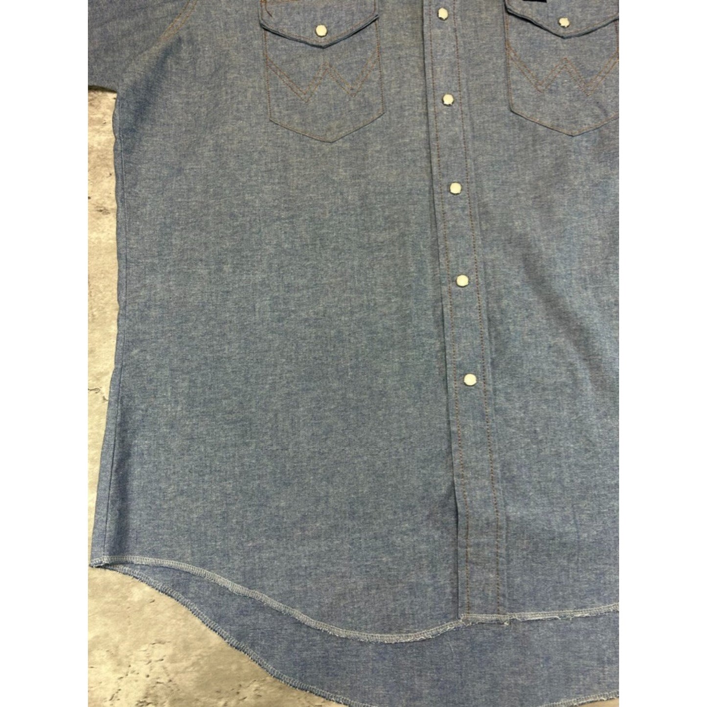 Vintage 1970s Wrangler Pearl Snap Denim Chambray Button Up Shirt Size XL