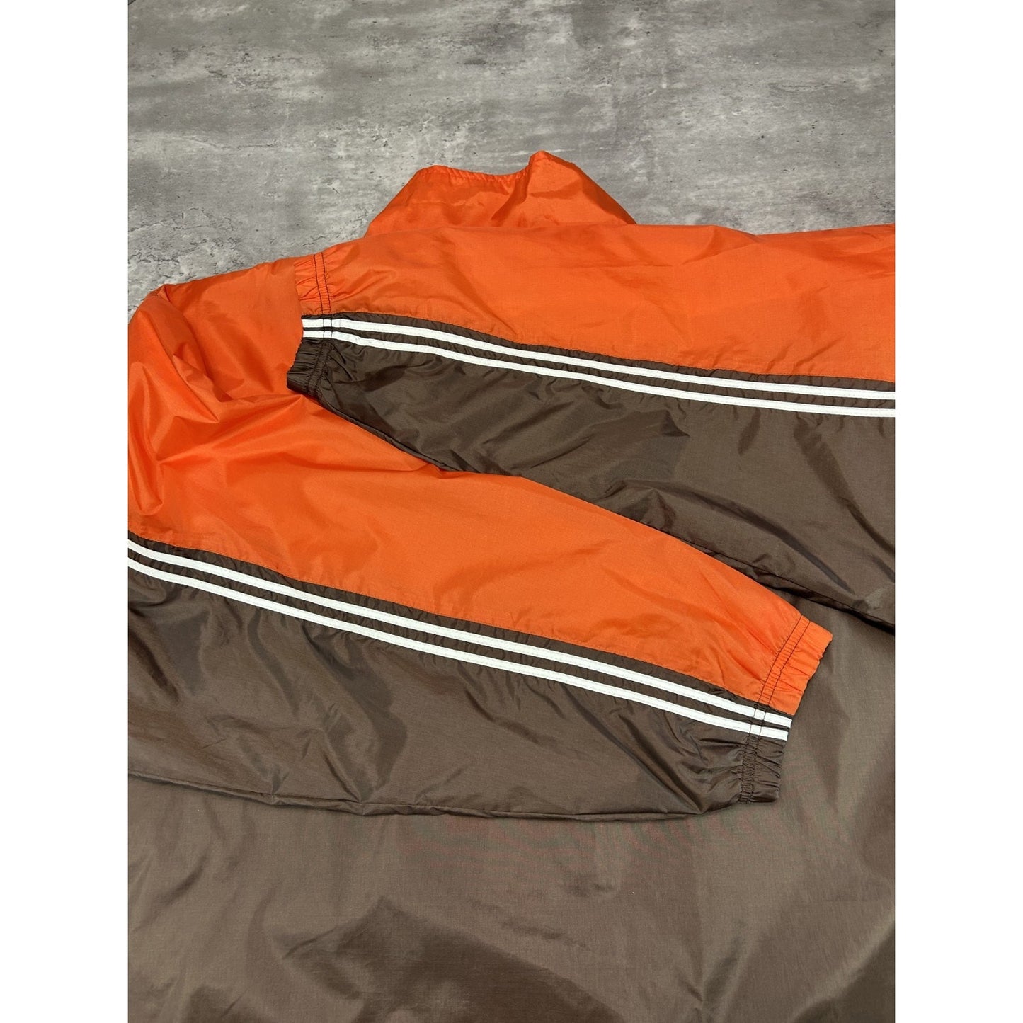 Vintage Cleveland Browns NFL Embroidered Logo Full Zip Nylon Jacket Size XL
