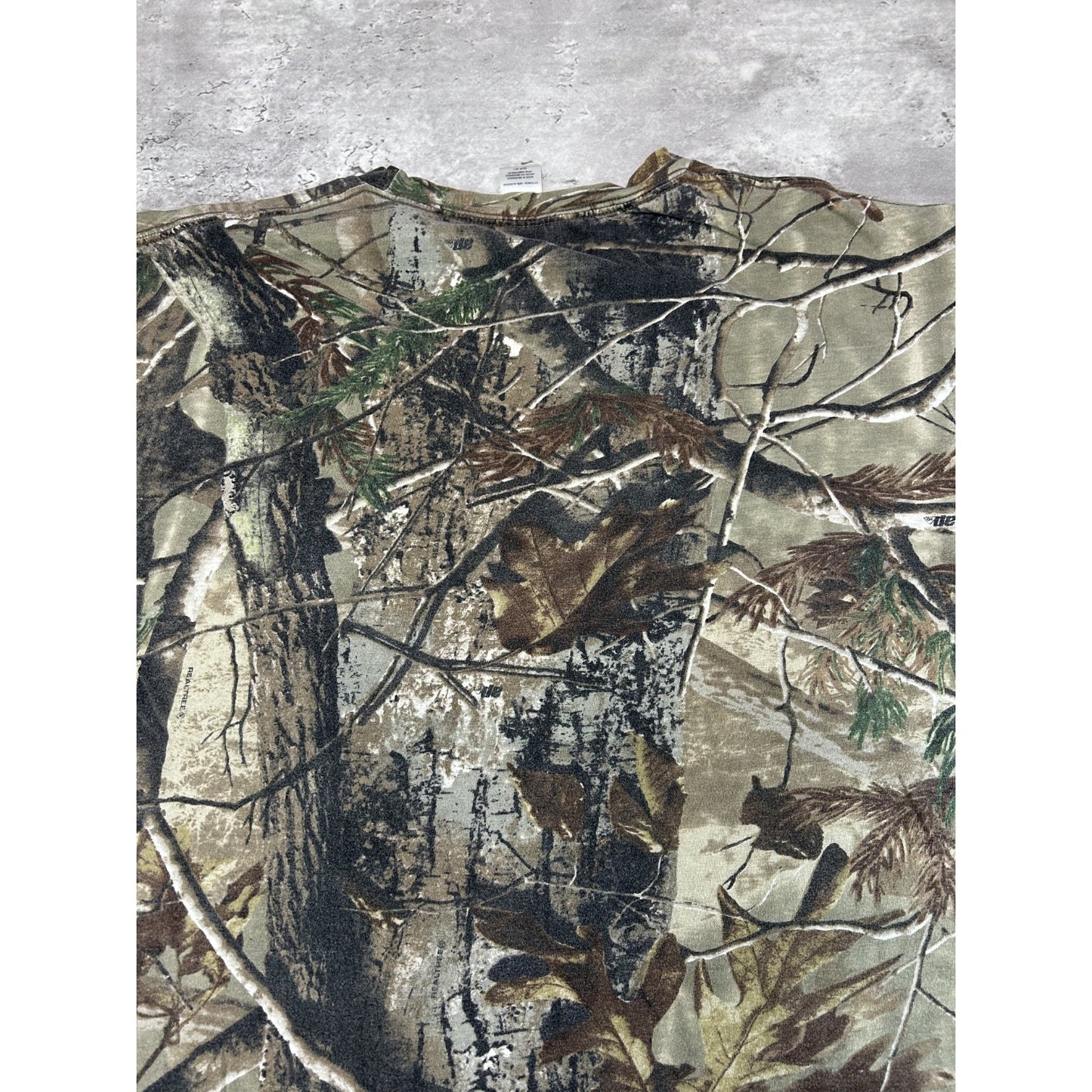 Vintage Realtree Camo Hunting Long Sleeve Pocket T-Shirt Size Medium