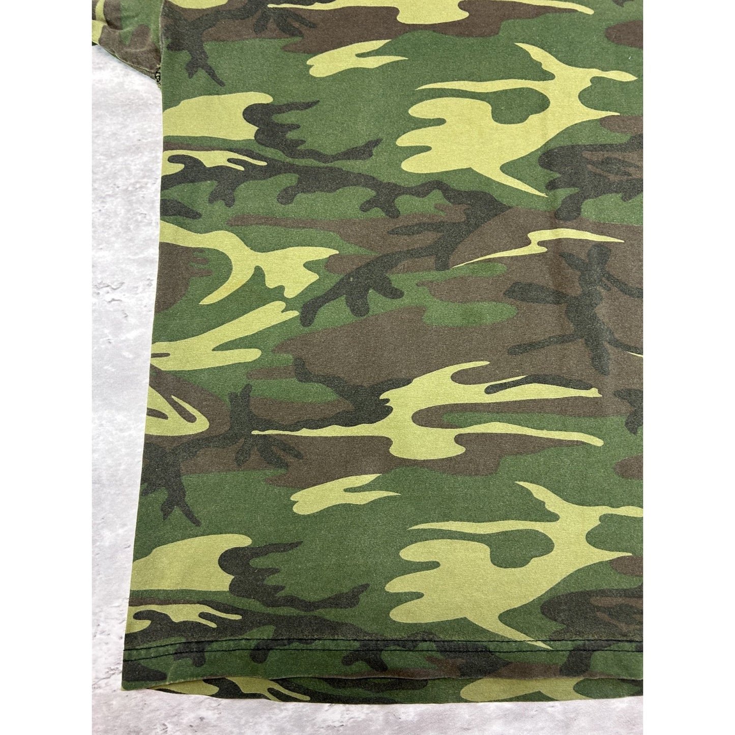 Vintage 2001 Ha! Now You Cant See Me! Comedy Slogan Spellout Camo T-Shirt Sz L