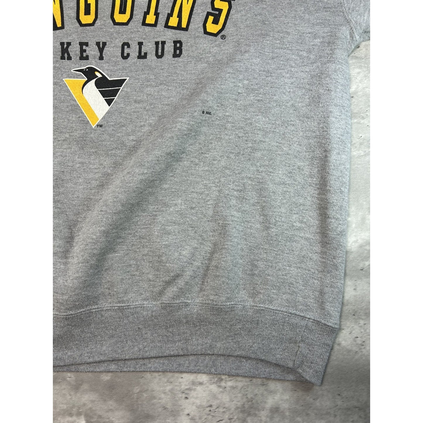 Vintage 90s Pittsburgh Penguins NHL Graphic Spellout Hockey Sweatshirt Size XL