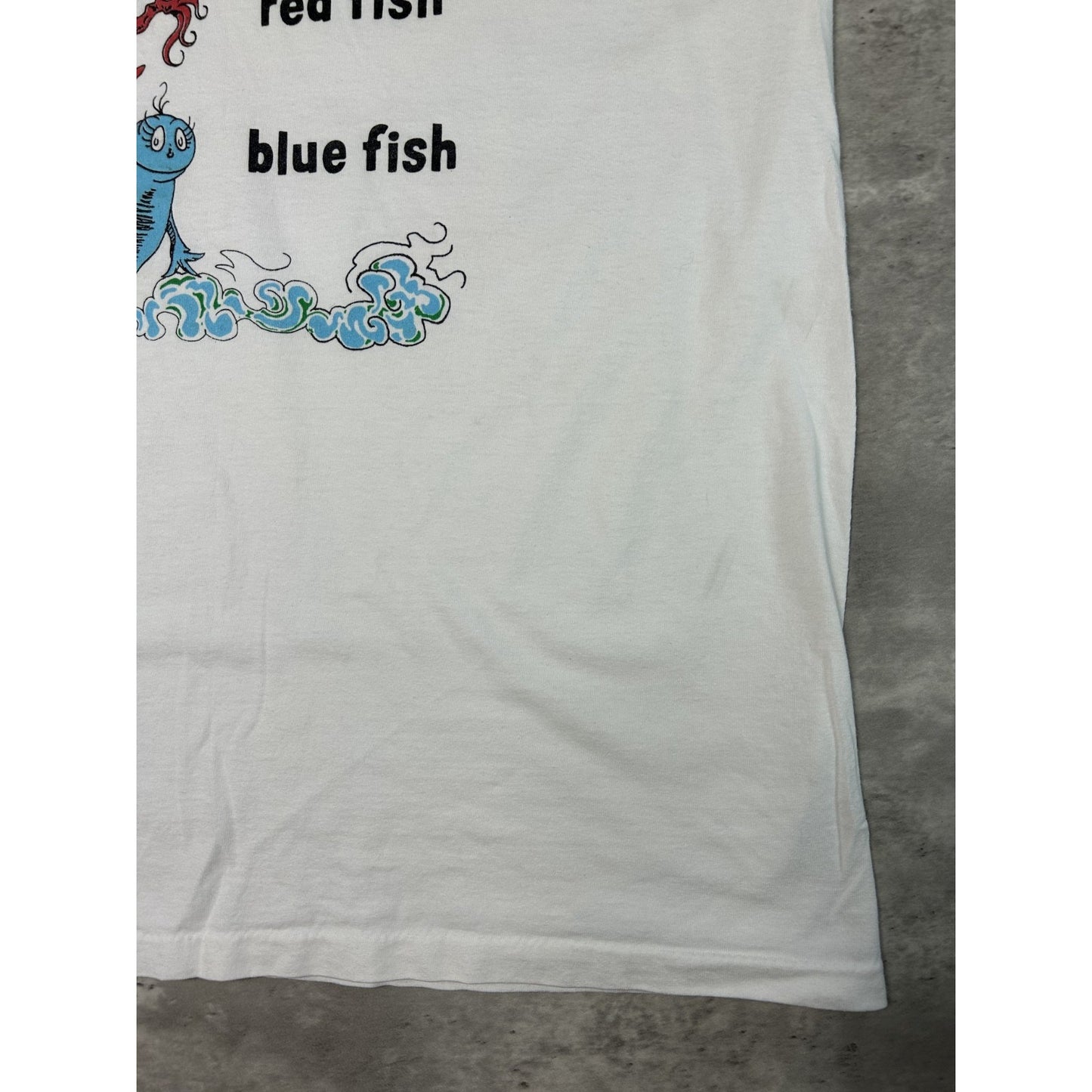 Vintage 90s Dr Suess One Fish Two Fish Red Fish Blue Fish Graphic T-Shirt Sz XL