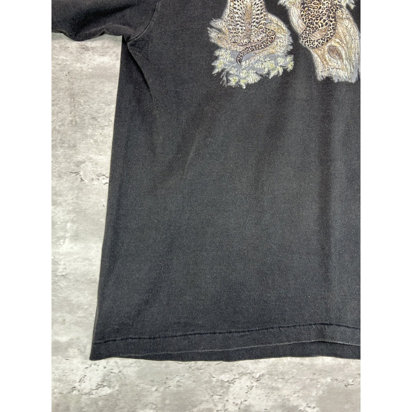 Vintage Cheetah Pack Animal Nature Graphic T-Shirt Size Medium Black