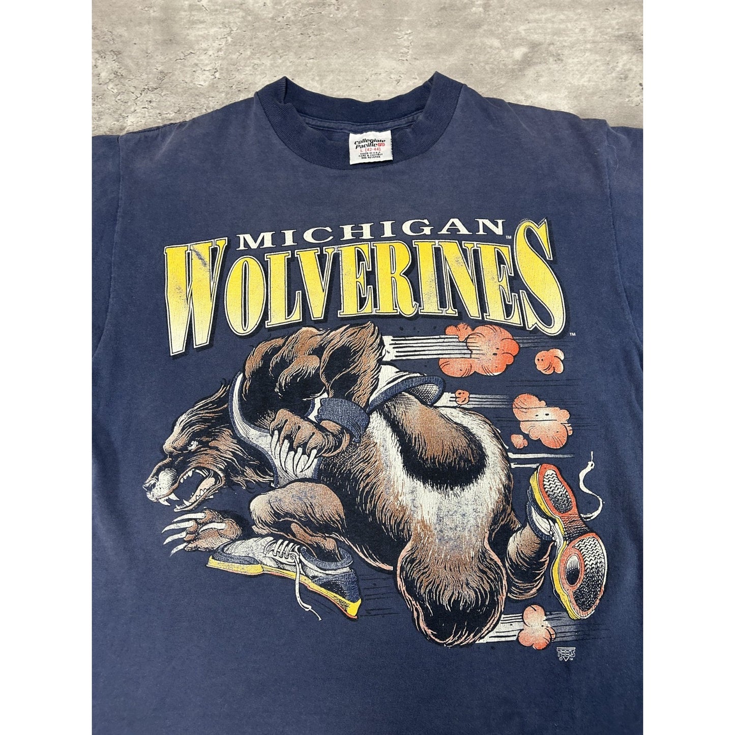 Vintage 90s Michigan Wolverines NCAA Cartoon Graphic Collegiate T-Shirt Sz Large