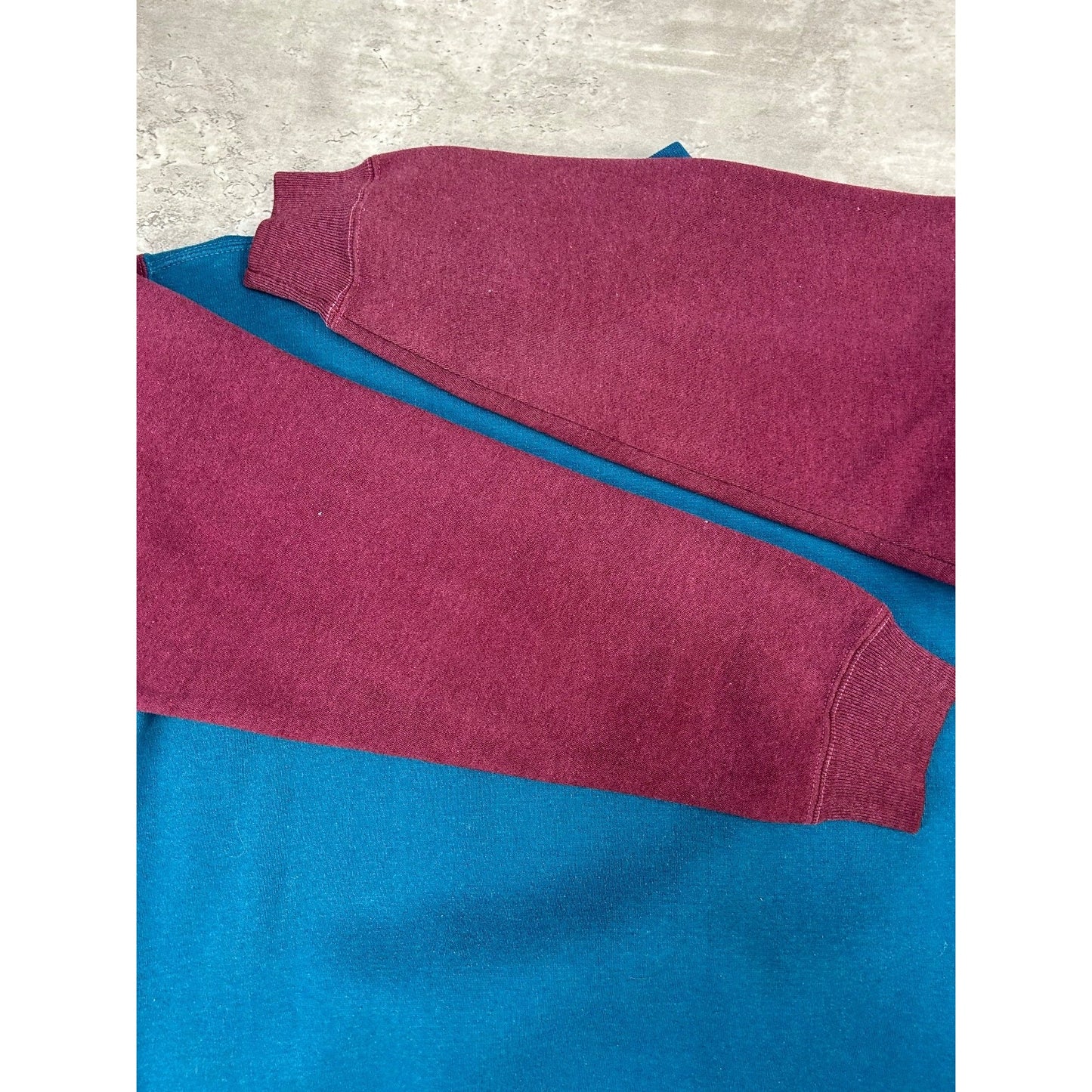 Vintage 1993 Looney Tunes University Of Tazmania Taz Graphic Sweatshirt Medium