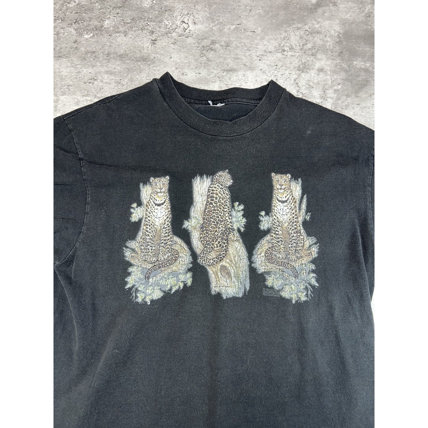 Vintage Cheetah Pack Animal Nature Graphic T-Shirt Size Medium Black