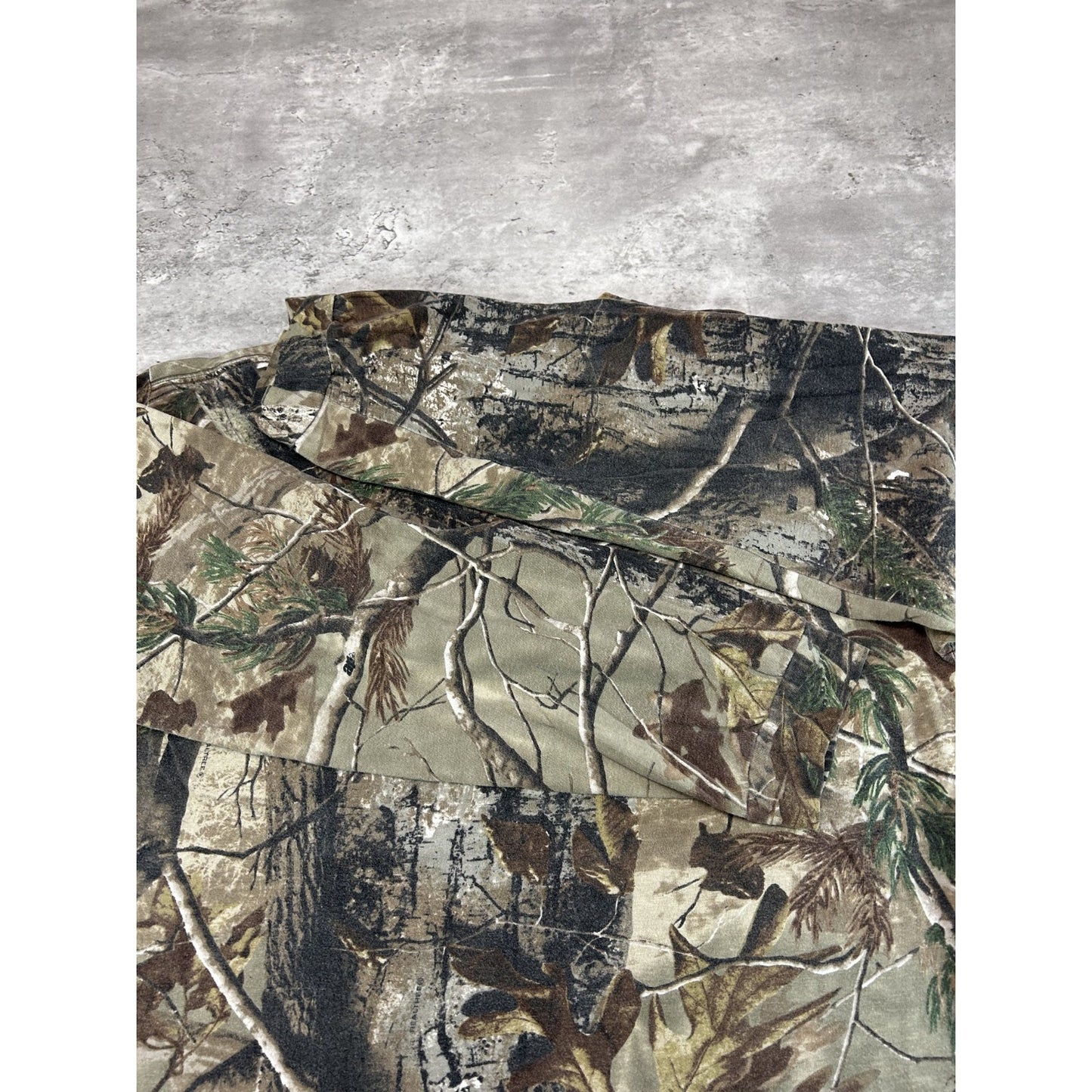 Vintage Realtree Camo Hunting Long Sleeve Pocket T-Shirt Size Medium