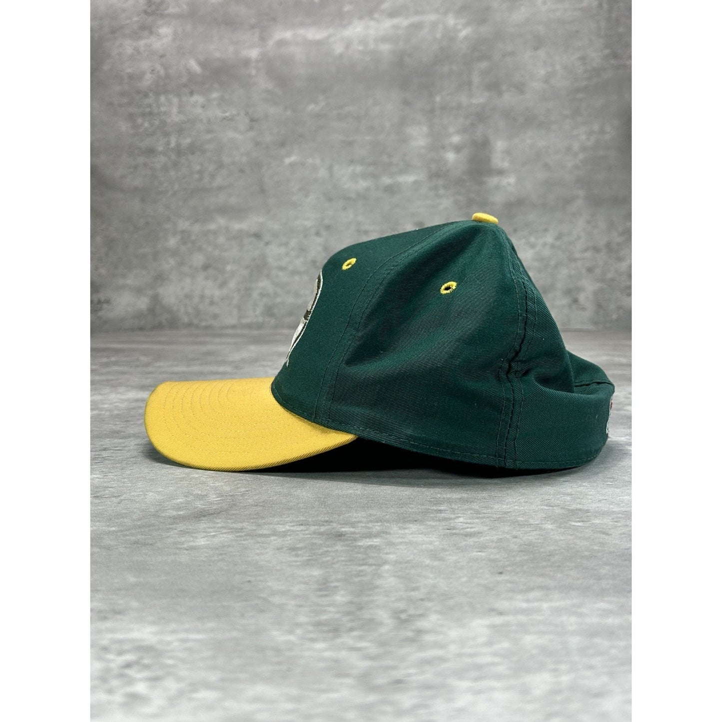 Vintage 90s Green Bay Packers NFL Embroidered Logo Football Fitted Hat 7