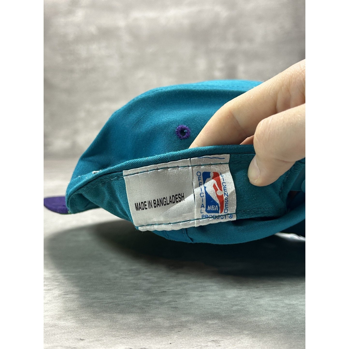 VTG 90s Charlotte Hornets NBA Embroidered Spellout Basketball Snapback Hat OSFA