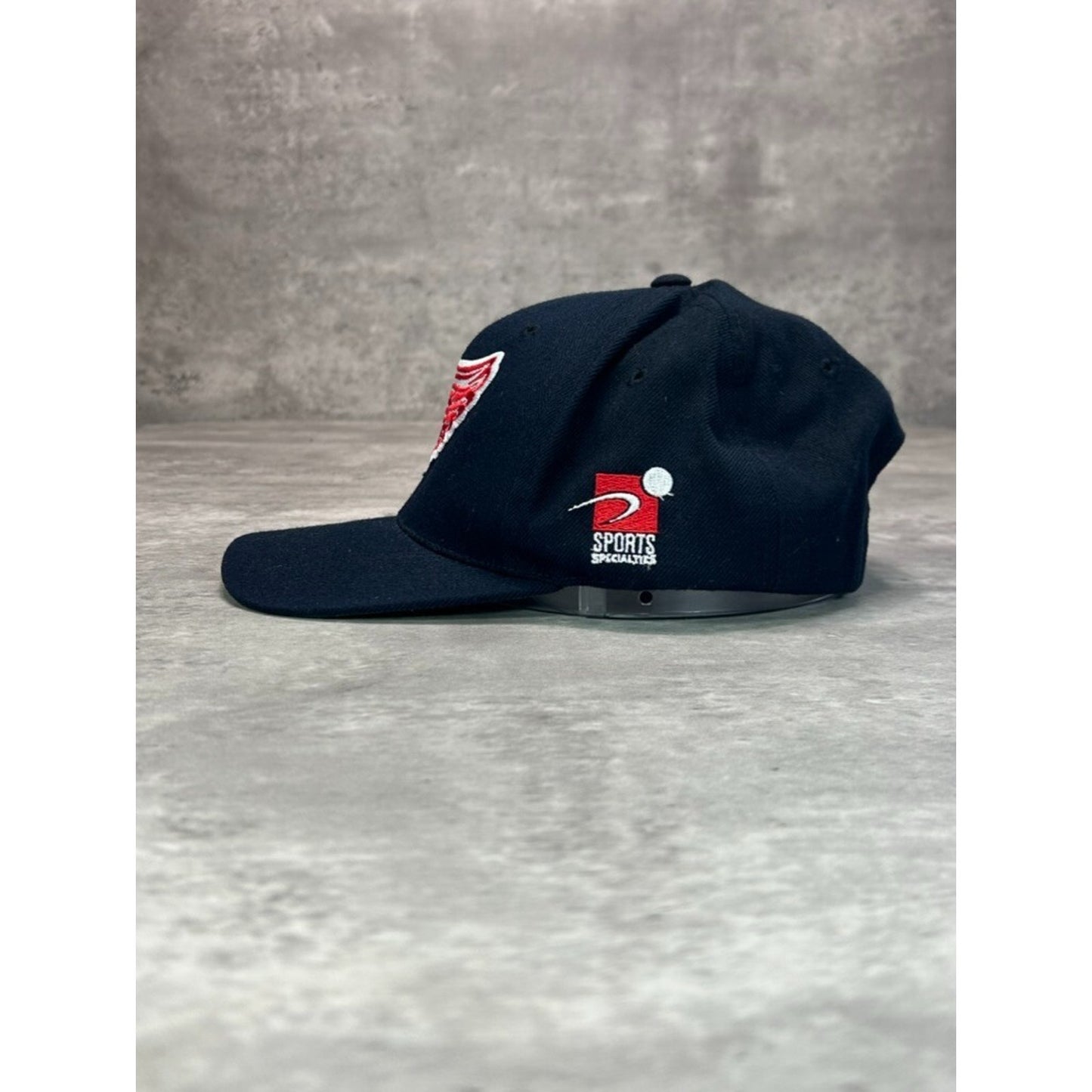 VTG 90s Detroit Red Wings NHL Sports Specialties Plain Logo Snapback Hat OSFA