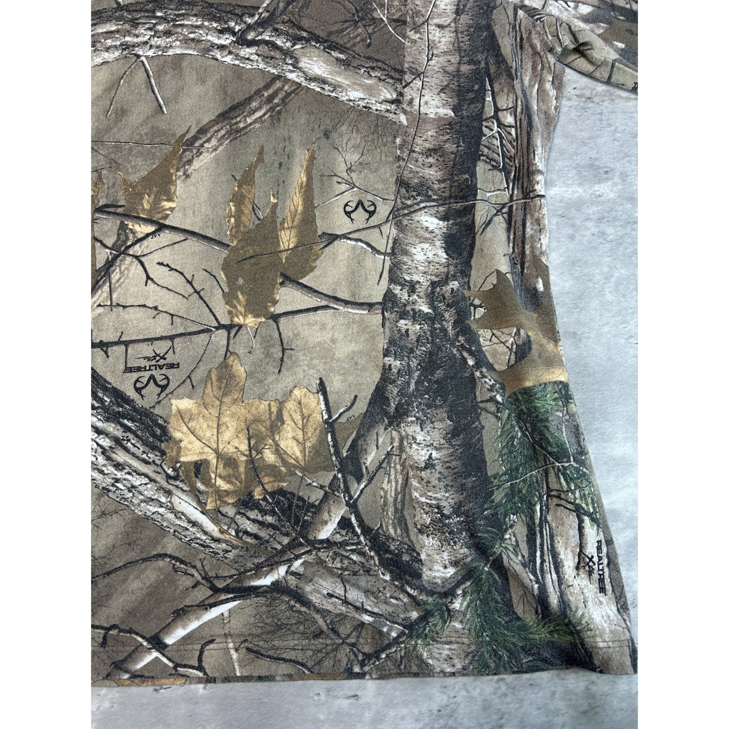 Real Tree Xtra Hunting Tree Camo V Neck Long Sleeve T-Shirt Size 2XL
