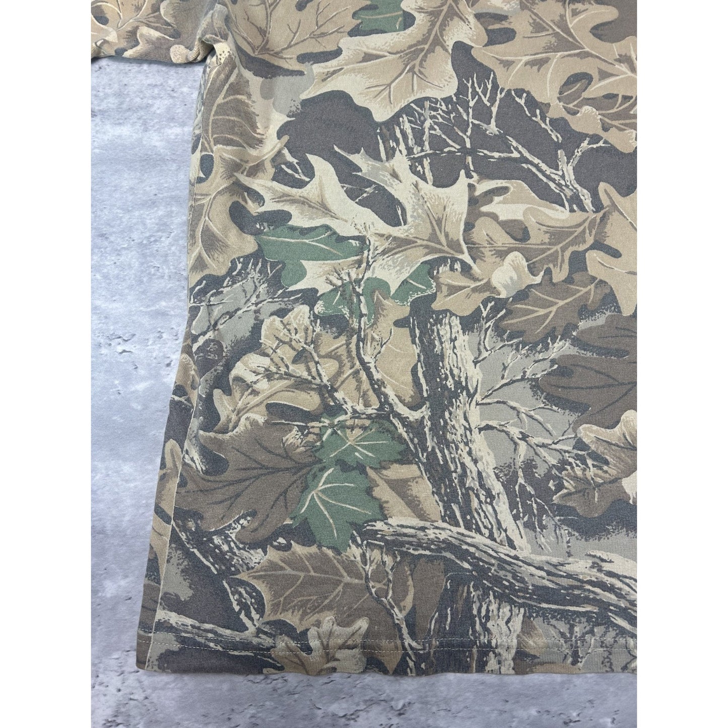Vintage 90s Deer Graphic Nature Animal Tree Camo Hunting T-Shirt Size Large