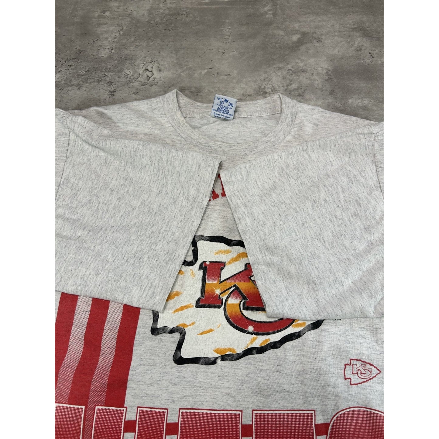 Vintage 90s Kansas City Chiefs NFL Spellout Helmet Graphic T-Shirt Size XL