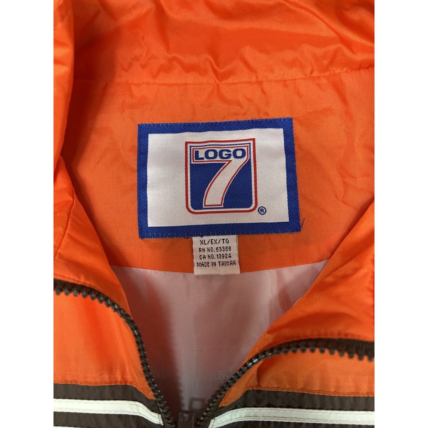 Vintage Cleveland Browns NFL Embroidered Logo Full Zip Nylon Jacket Size XL