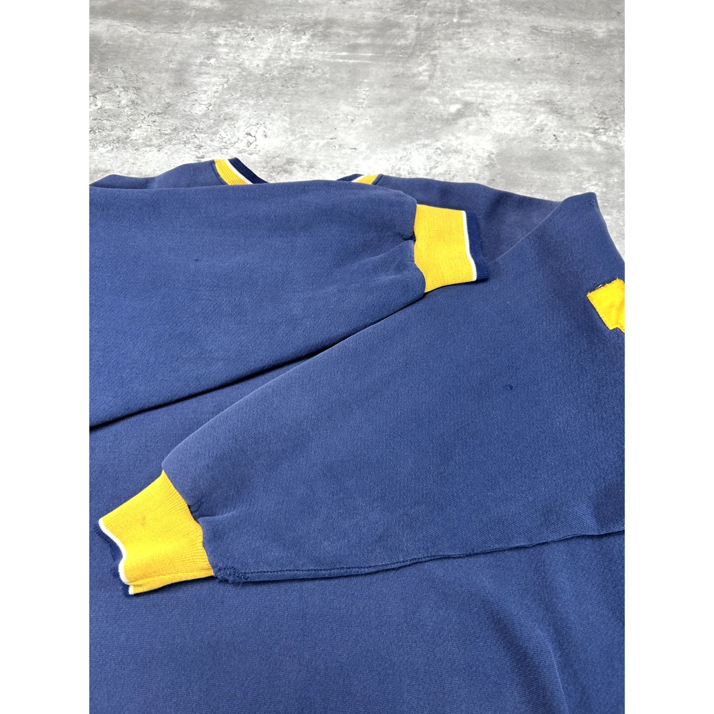 Vintage 90s Notre Dame Fighting Irish NCAA Big Spellout Sweatshirt Size XL Blue