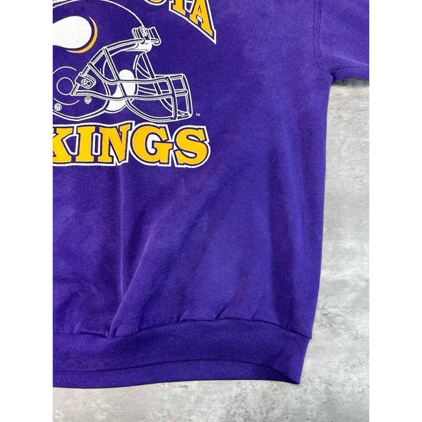Vintage 90s Minnesota Vikings NFL Helmet Graphic Football Sweatshirt Size XL