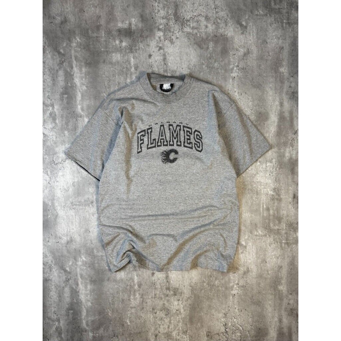 Vintage Calgary Flames NHL Spellout Logo Hockey T-Shirt Size Large Gray