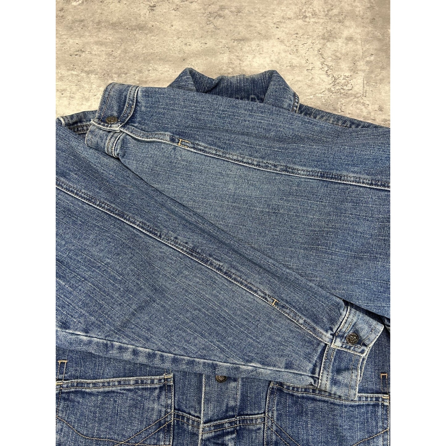 Vintage Y2K Rocawear Denim Goods Medium Wash Trucker Jacket Size XS