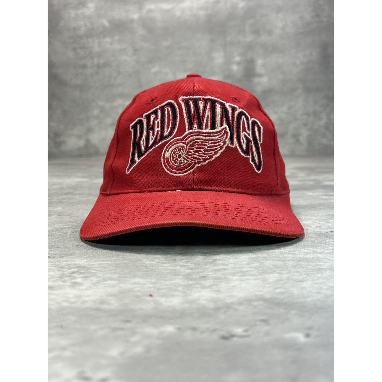 Vintage 90s Detroit Red Wings NHL Starter Arc Spellout Strapback Hat OSFA Red