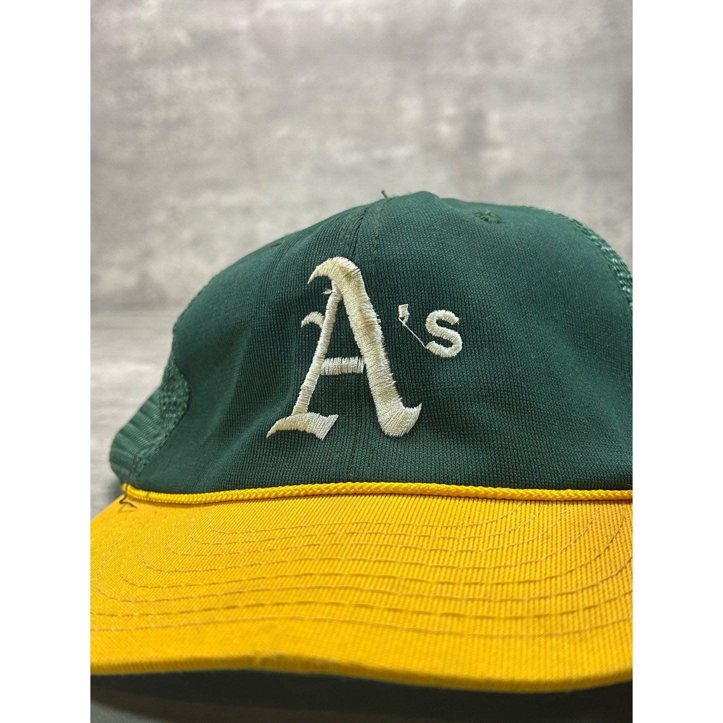 Vintage 80s Oakland Athletics MLB Embroidered Logo Trucker Snapback Hat OSFA