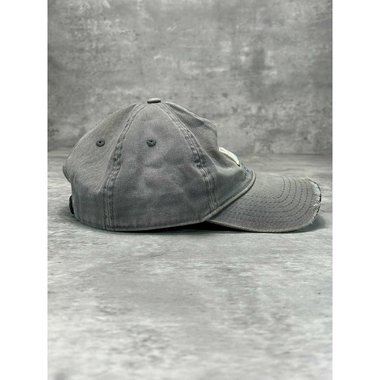 Vintage Distressed Labatt Blue Embroidered Beer Promo Strapback Hat OSFA