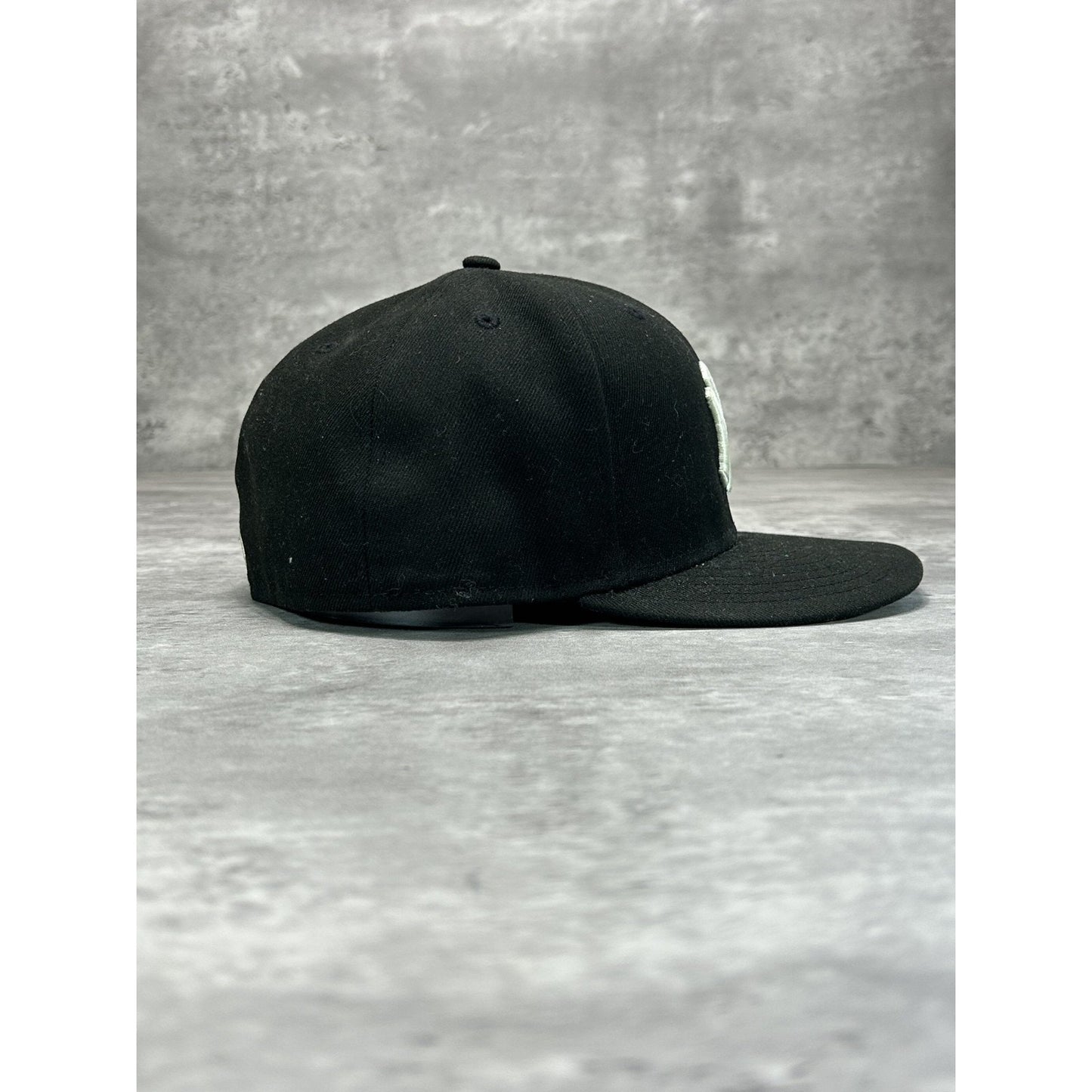 New York Yankees MLB Embroidered Logo Baseball Fitted Hat 7 1/2 Black