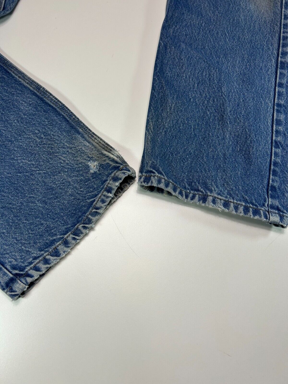 Vintage Carhartt Relaxed Fit Medium Wash Denim Workwear Pants Size 32W