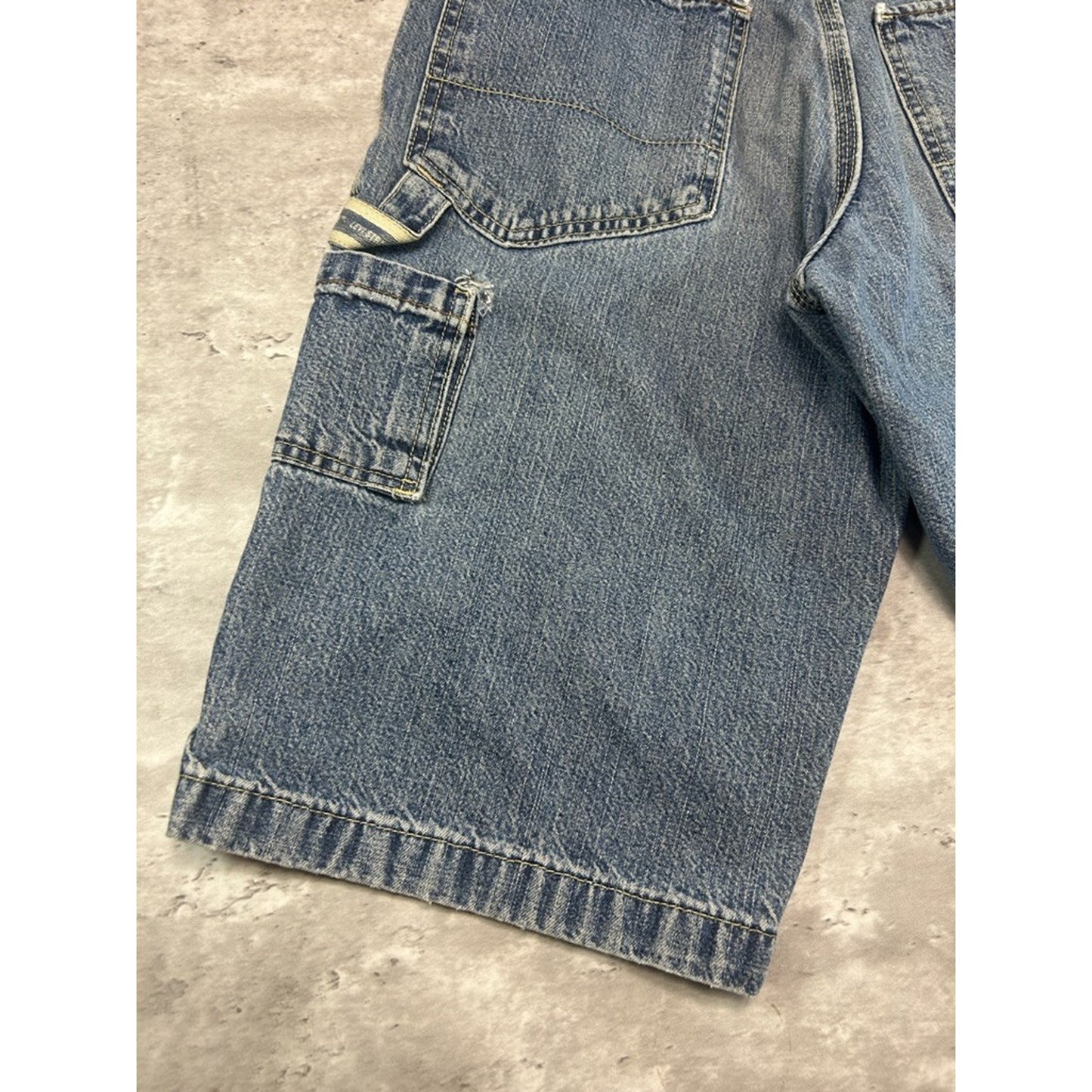 Vintage Levis Strauss Medium Wash Denim Workwear Carpenter Shorts Size 30 Blue