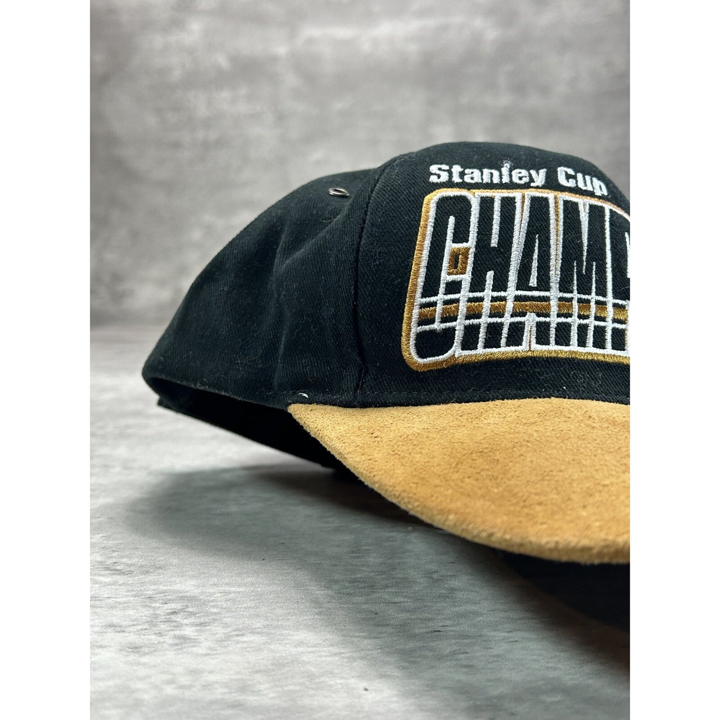 Vintage 1997 Detroit Red Wings NHL Stanley Cup Champs Starter Strapback Hat OSFA
