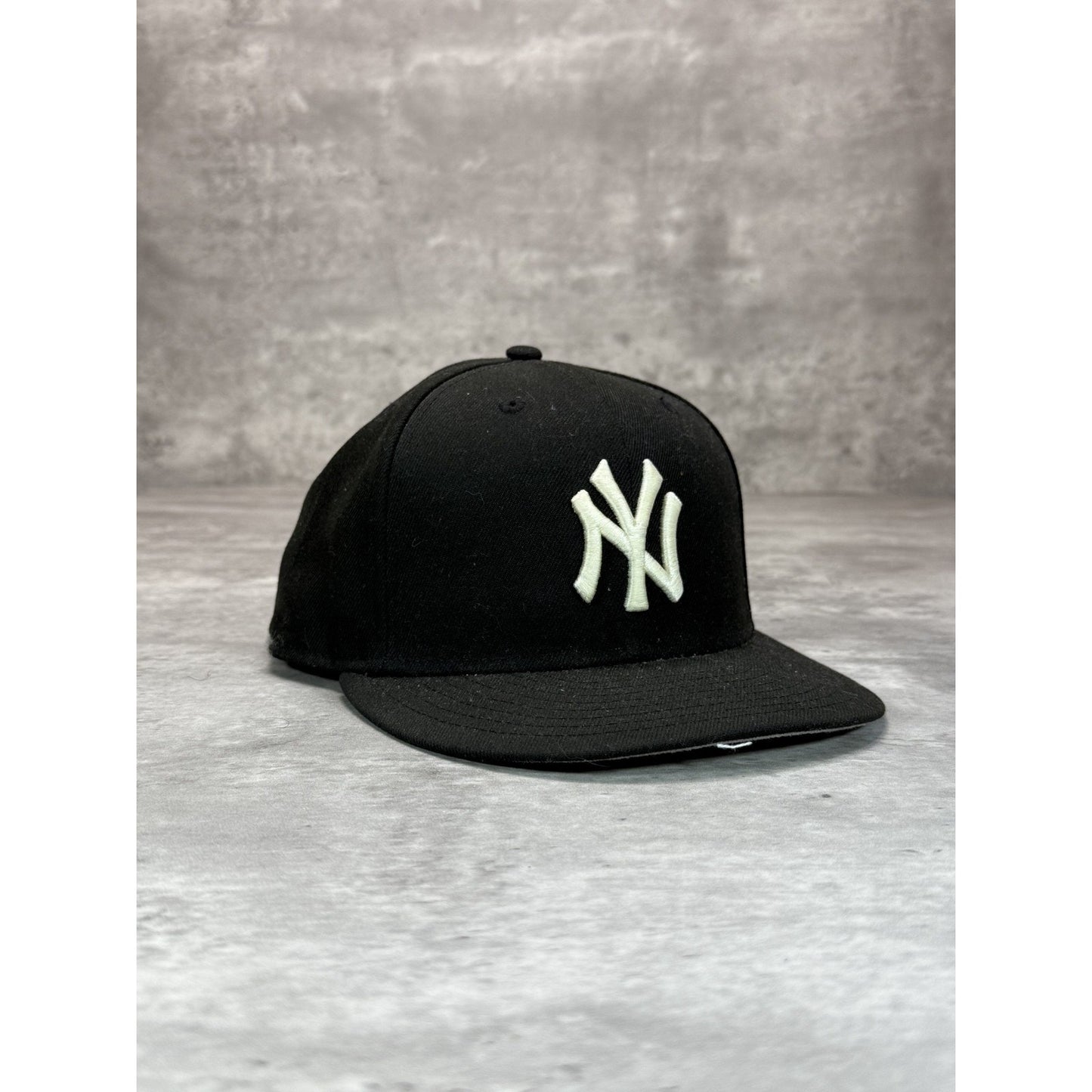 New York Yankees MLB Embroidered Logo Baseball Fitted Hat 7 1/2 Black