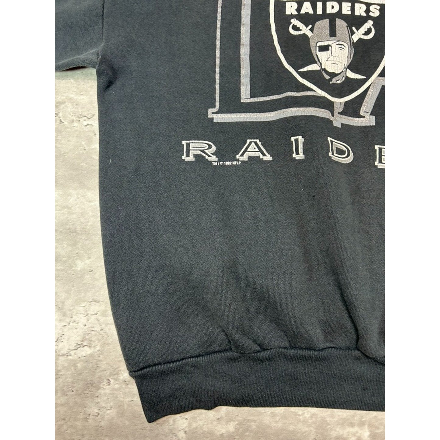 Vintage 90s Los Angeles Raiders NFL Graphic Spellout Football Sweatshirt Size XL