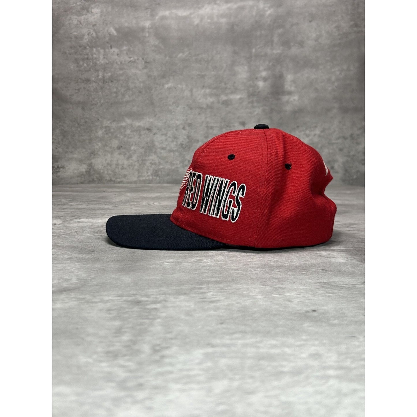 Vintage 90s Detroit Red Wings NHL Embroidered Spellout Starter Snapback Hat OSFA