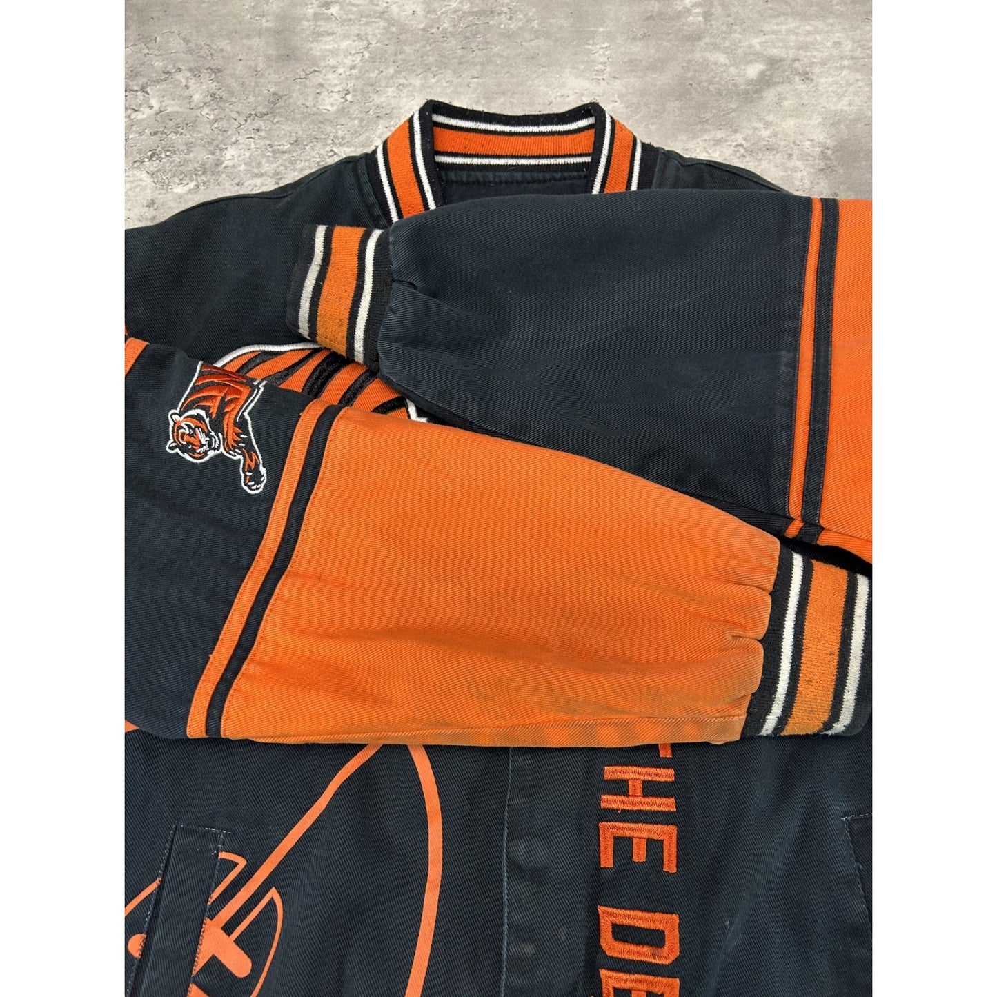 Cincinnati Bengals NFL Embroidered Logo Canvas Bomber Jacket Size Large