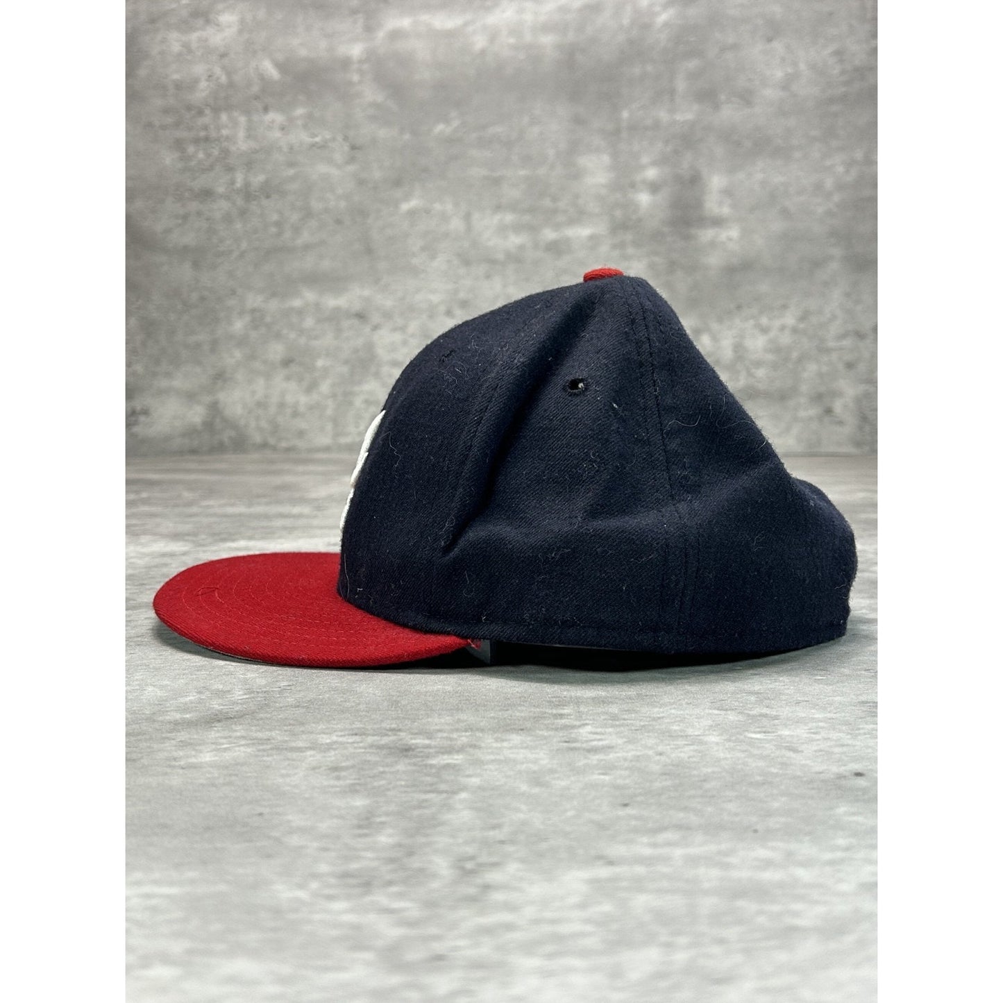 Atlanta Braves MLB Embroidered Logo Baseball Fitted Hat 7 3/8 Navy/Red