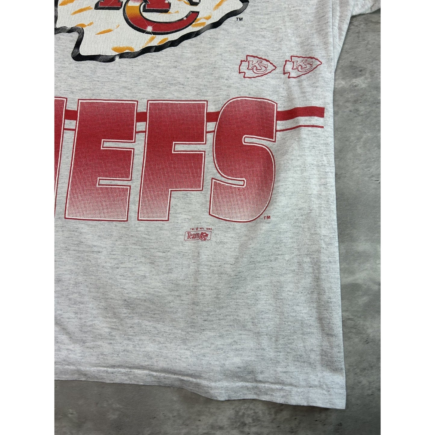 Vintage 90s Kansas City Chiefs NFL Spellout Helmet Graphic T-Shirt Size XL