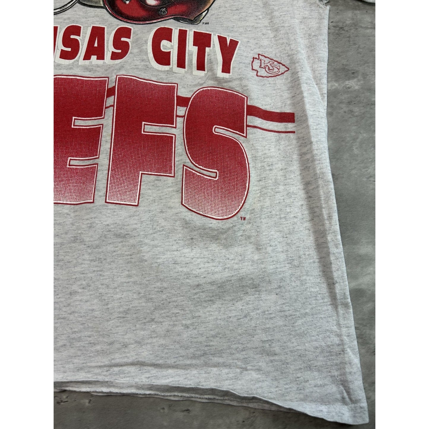 Vintage 90s Kansas City Chiefs NFL Spellout Helmet Graphic T-Shirt Size XL