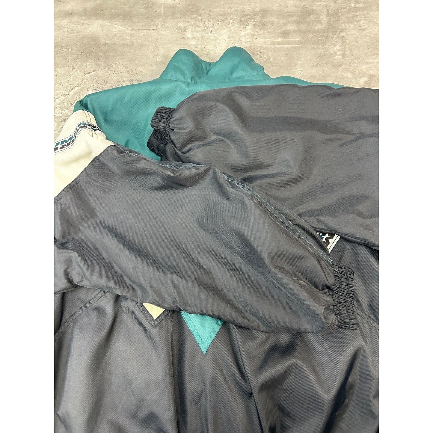 Vintage 90s Umbro Embroidered Logo Full Zip Windbreaker Jacket Size Medium