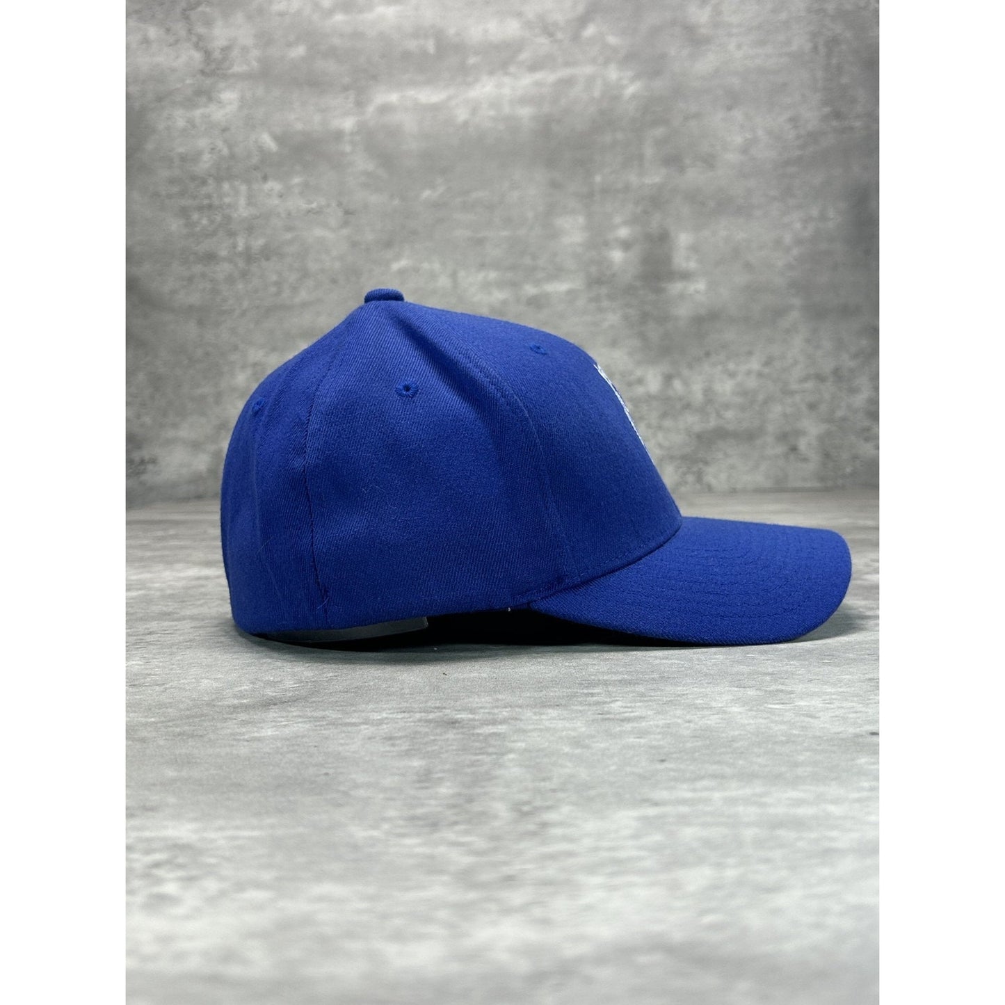 Vintage Duke Blue Devils NCAA Embroidered Logo Collegiate Fitted Hat S/M