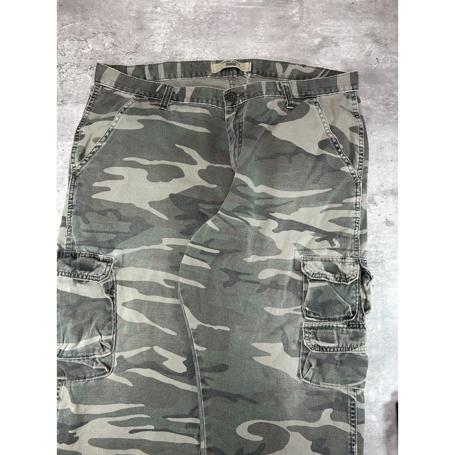 Vintage Wrangler Jeans Woodland Camo Hunting Cargo Pants Size 39W